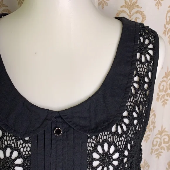 Hinge crocheted floral black top M - Picture 3 of 11